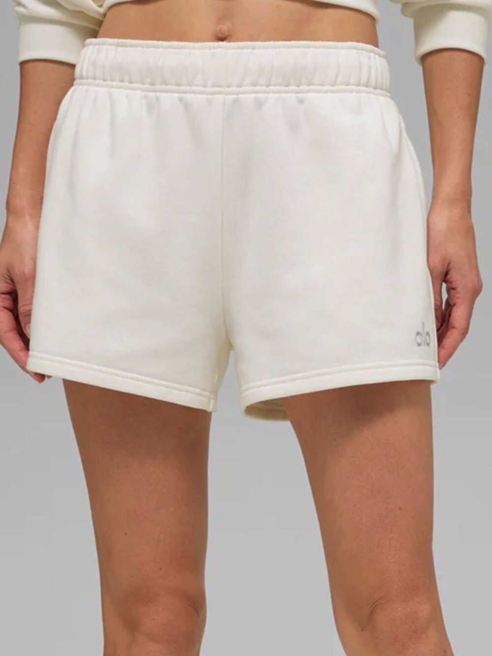 Size S | Alo Yoga Accolade Short Cream Fleece Lounge - Picture 3 of 3